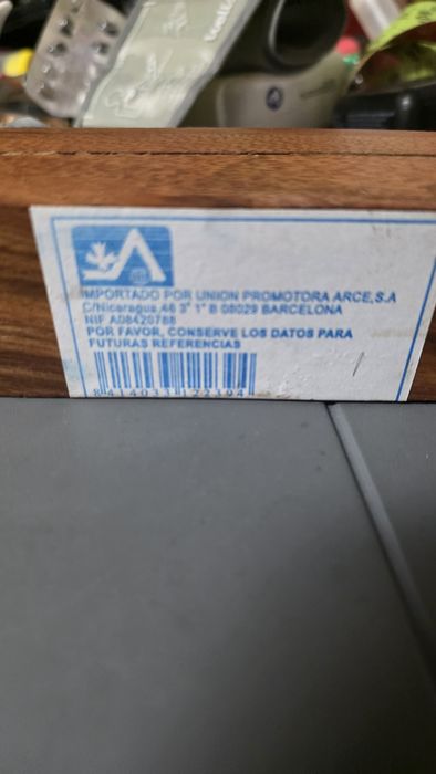 Caixa e dados em madeira