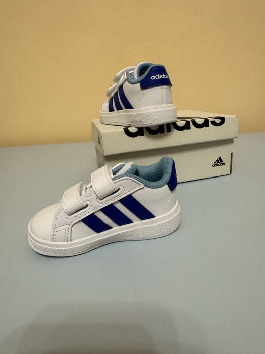 Кросівки дитячі adidas оригінал, нові розмір 19.