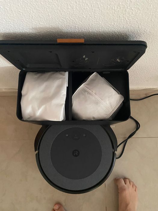 iRobot Roomba i5+ com base + extras