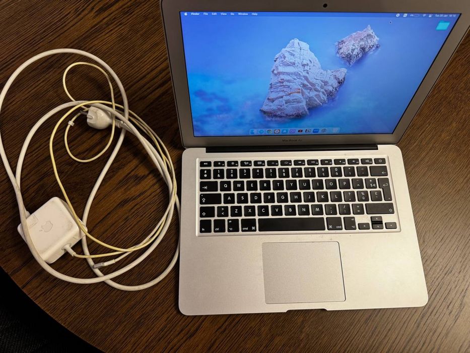 MacBook Air 13” 2017 | i5 | 8 GB RAM | sprawny 128 GB