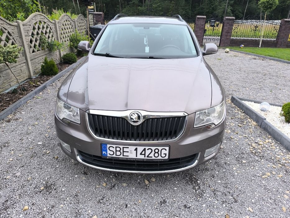 Skoda superb  benzyna 2010 serwisowana książka serwisowa