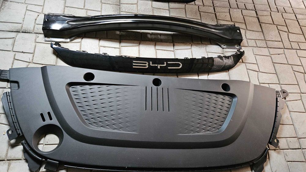 Byd yuan plus- Підсилювач заднього бампера.Кришка моторного відсіку, передня накладка з логотипом atto 3