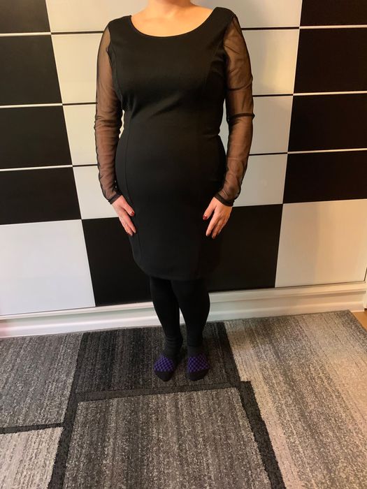 Czarna sukienka z pieknymi plecami