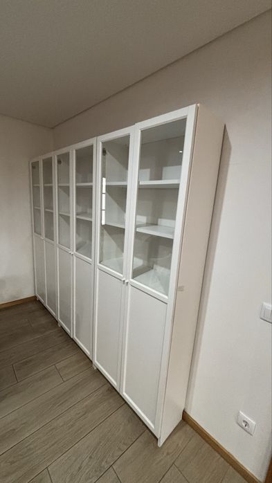 Estantes IKEA BILLY com portas de vidro – Excelente estado