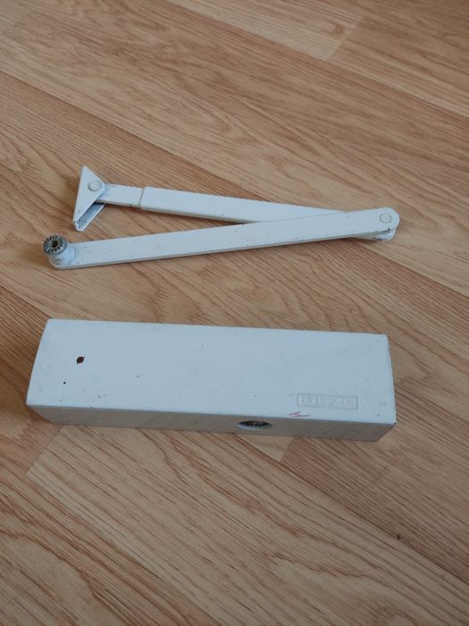 Samozsamozamykacz drzwiowy GEZE TS-2000
