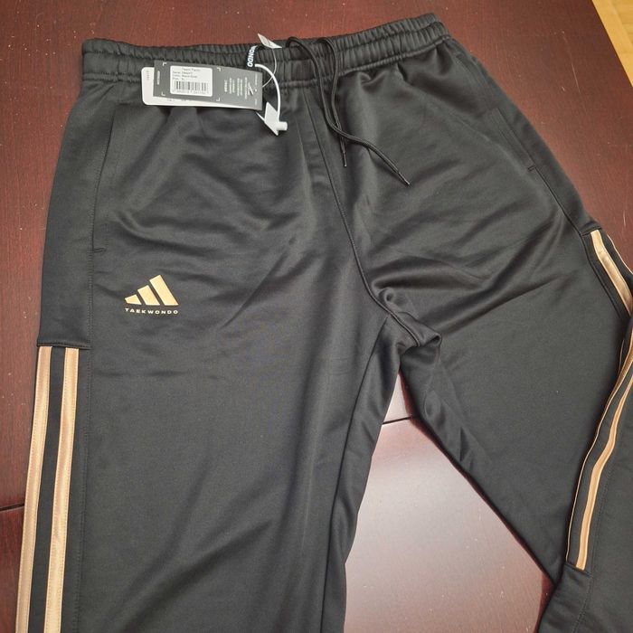 Męskie spodnie dresowe adidas XL nowe ze złotymi lampasami