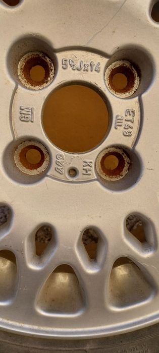 Jante com peneu novo