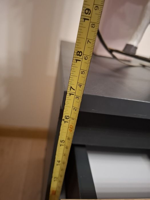 Mała szafeczka z dwoma szufladkami