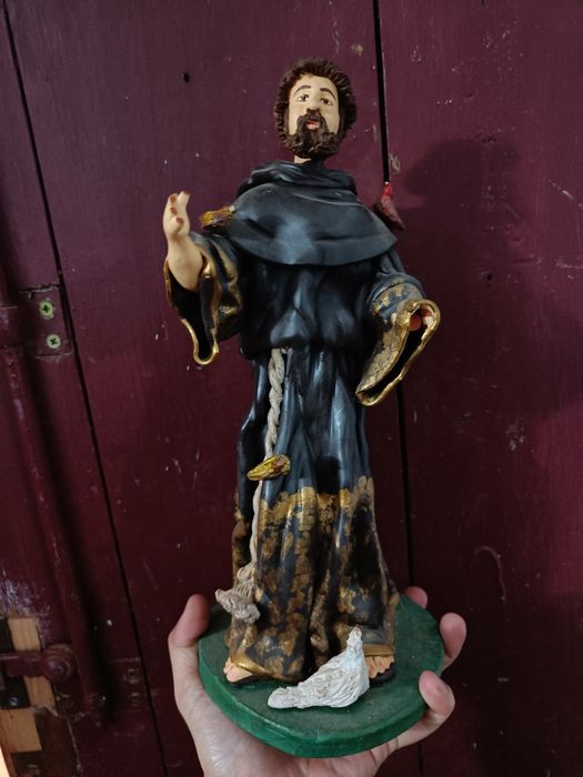 Figuras em barro com defeito