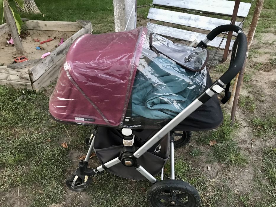 Каляска Bugaboo в доброму стані, в подарунок столик для годування теж в доброму стані