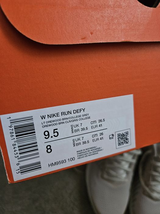 Нові кросівки Nike Run Defy