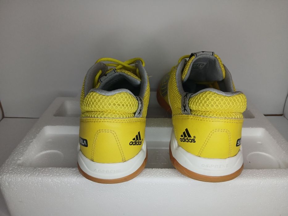 Chuteiras de futsal usadas