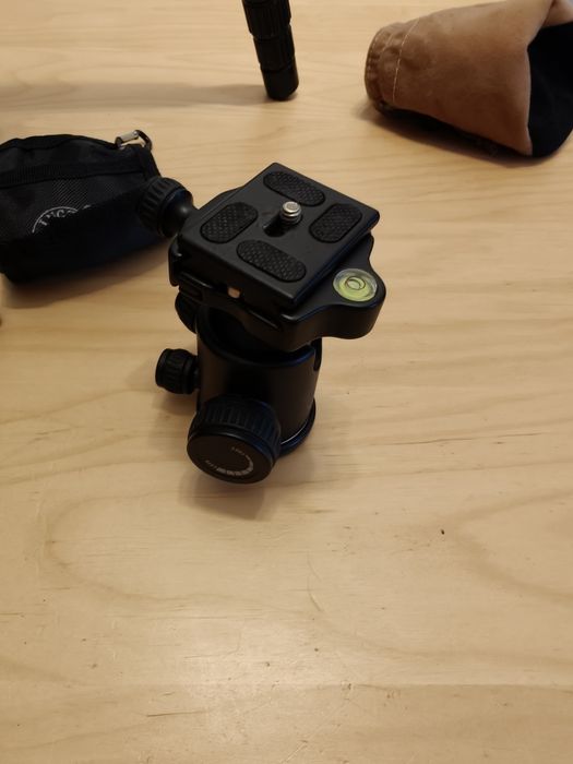 Statyw fotograficzny z głowicą kulową