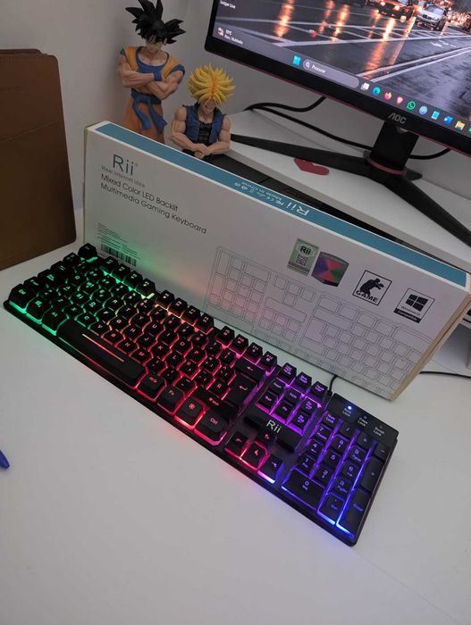 Teclado Gaming com luzes LED (Como Novo)