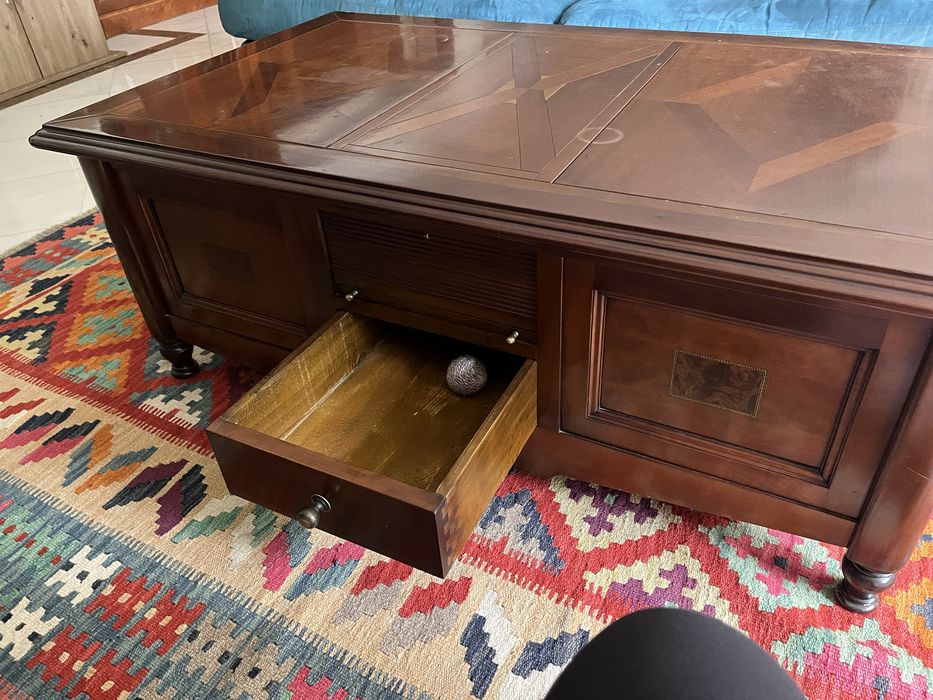 Mesa de sala em cerejeira