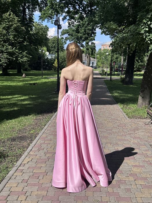 Сукня рожева, пишна, довга. Плаття на випуск