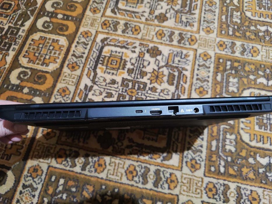 Ноутбук i7-9759H 16гб ддр4 ssd 512