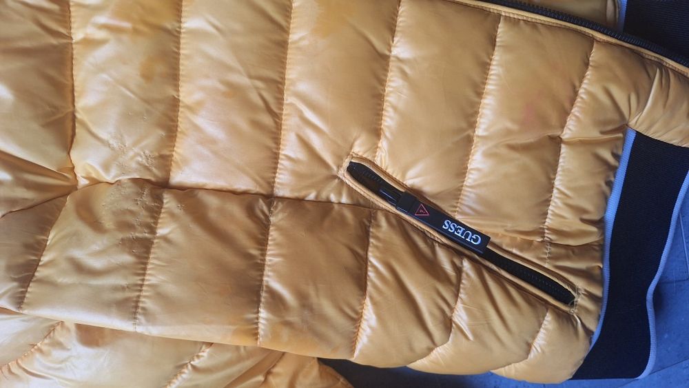 Kurtka  Guess żółta rozm.M