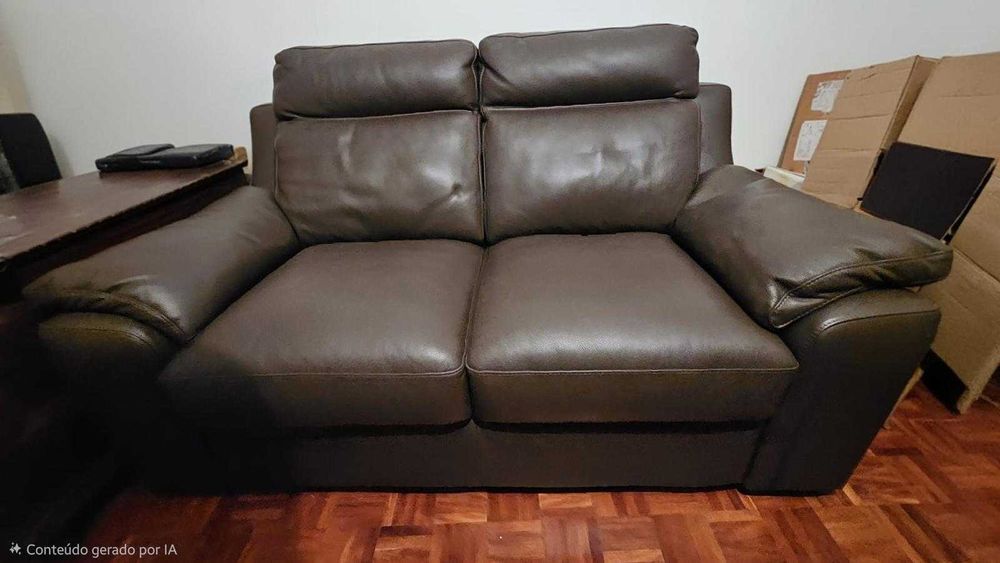 Sofá Chateau d’Ax em Pele com Relax — Como Novo