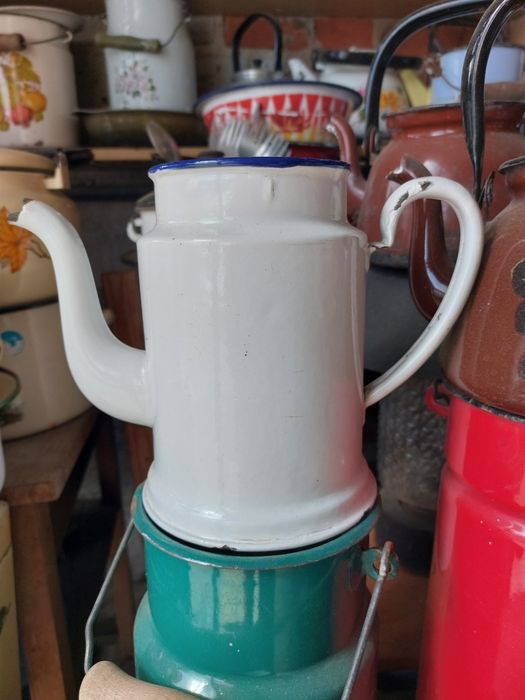 Dzbany emaliowane ,miski emaliowane