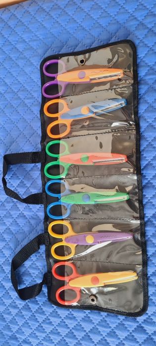 Conjunto de tesouras para contes divertidos