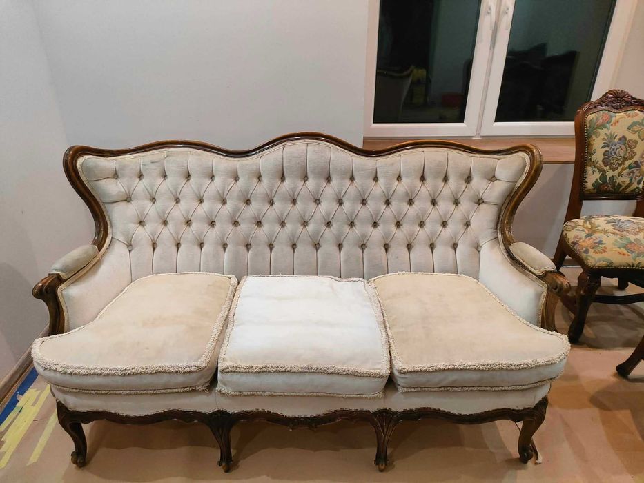 Klasyczna sofa do renowacji – solidna, bardzo wygodna