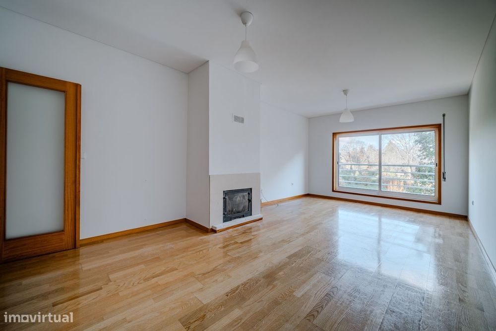 Apartamento T3 c/ garagem, inserido em condomínio c/ piscina — Barcelinhos, Braga