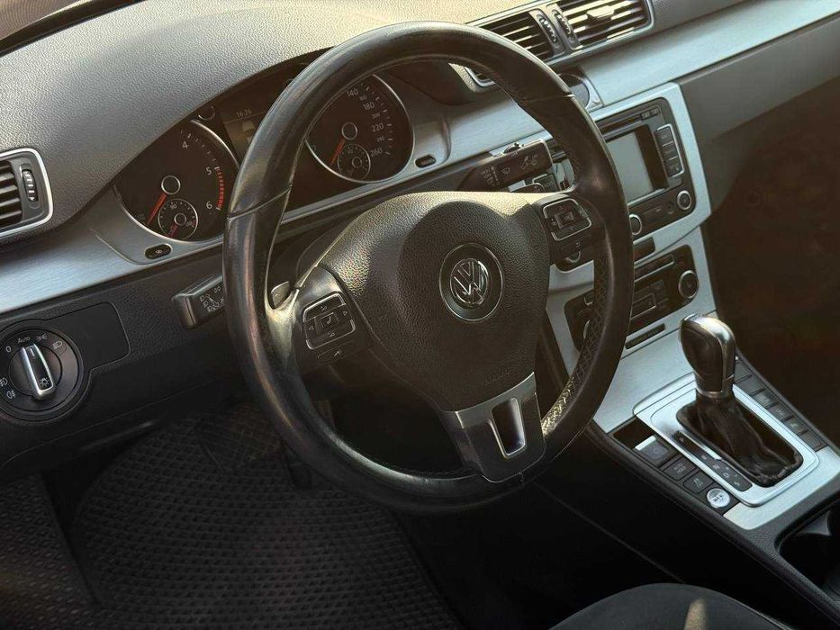 Volkswagen Passat B7 2011, 2.0 дизель, автомат
