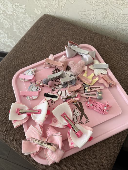 Аксесуари для волосся для дівчинки заколки ціна за все