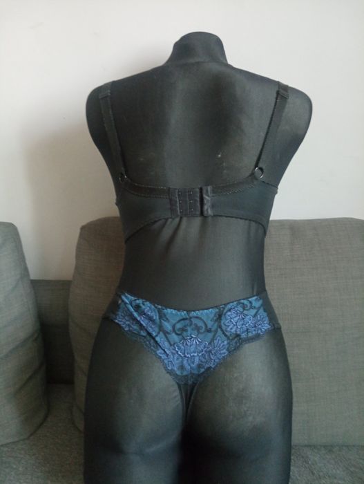 Komplet bielizny biustonosz stringi