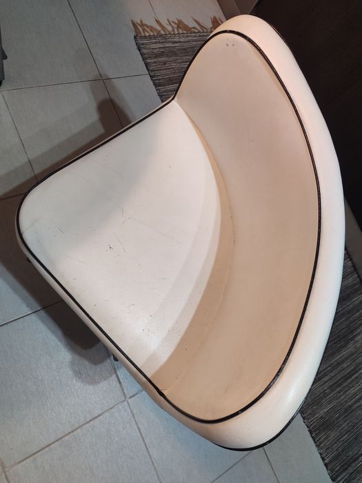 Mesa e bancos de cozinha