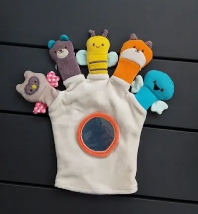 Продається набором,пальчикова лялька +музична підвіска