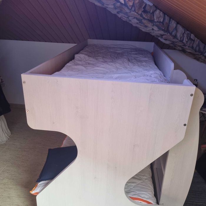 Beliche boas condições, com os colchões.