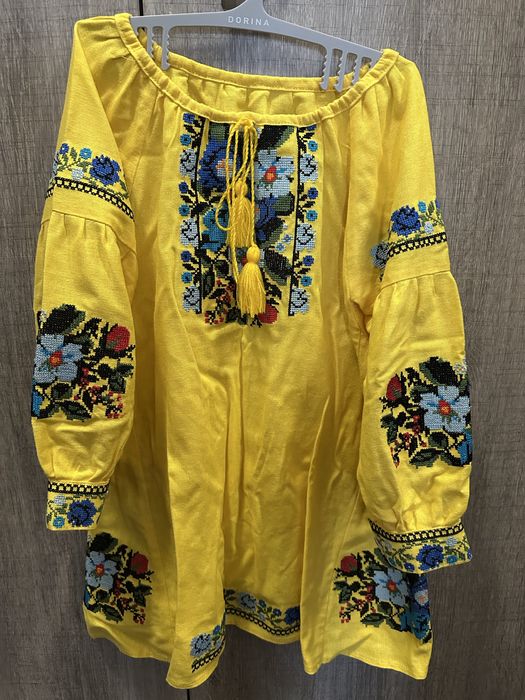 Практично нова вишита сукня-туніка