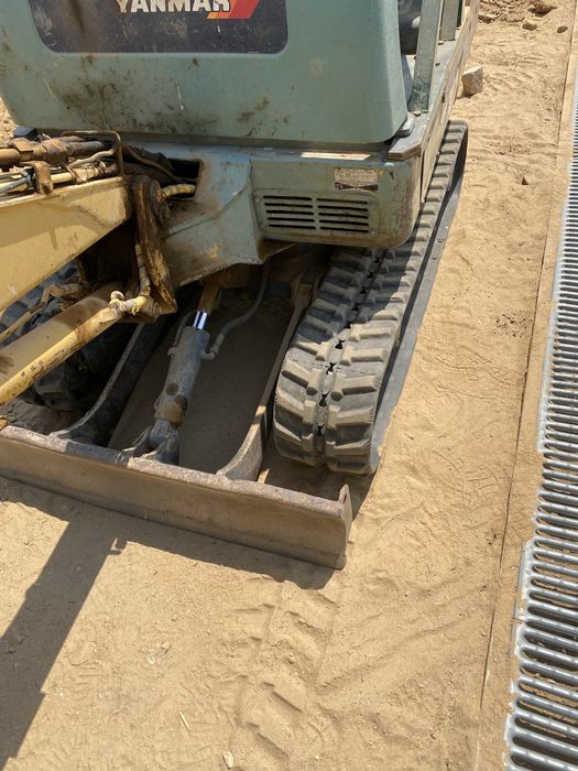 MINI Giratoria Yanmar B15.3
