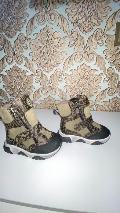 Продам зимние ботинки