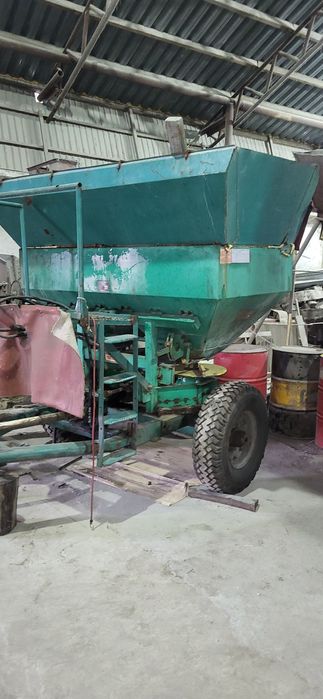 Розкидач добрив мвд 1200