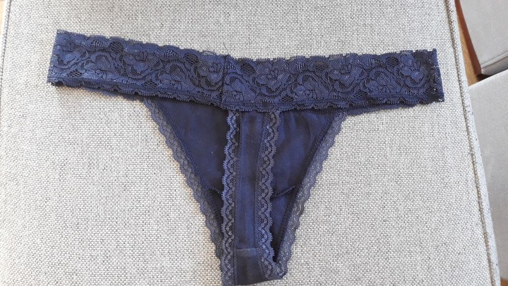 Nowe majtki stringi rozmiar S Esmara