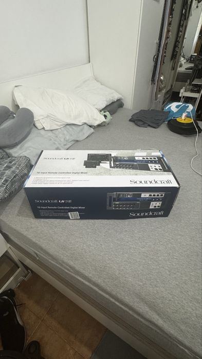 Mesa digital Soundcraft Ui16 — 400 €