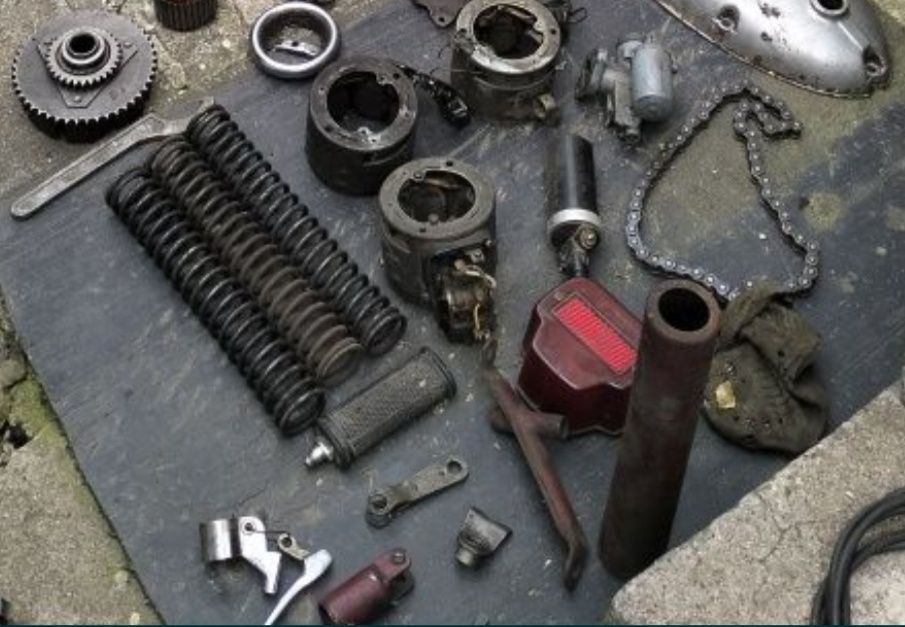 Крышка бака Jawa 250, 360, 350. Старушка . Много других запчас