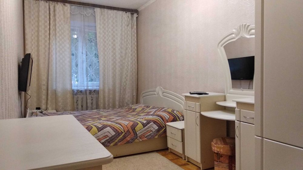 Куреневка, Кириловская 127 А. 2 к  квартира, больница Павлова близко