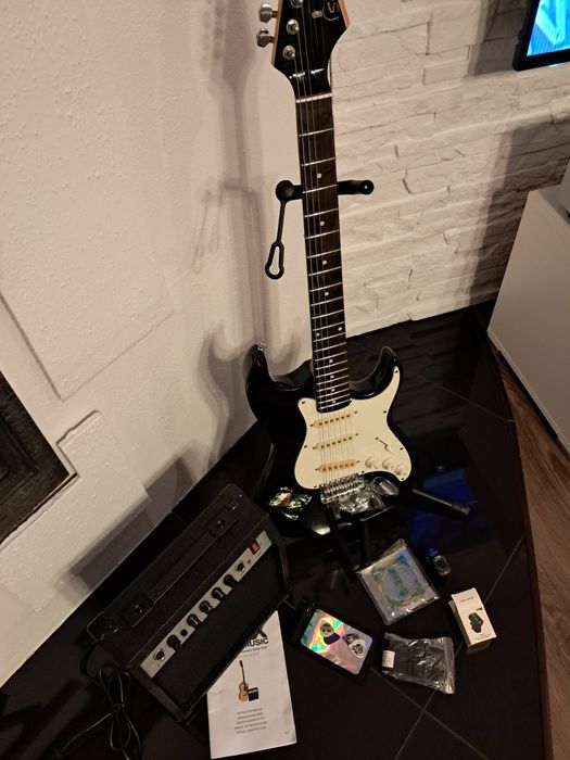 Gitara Silvertone SS-11 typu Stratocaster