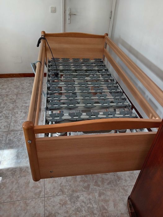 Cama articulada eléctrica de madeira