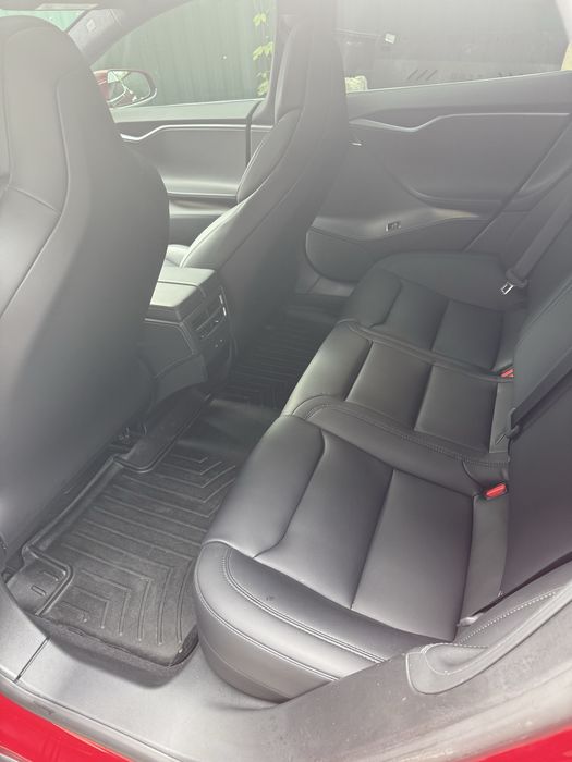 Тесла модел S 100D