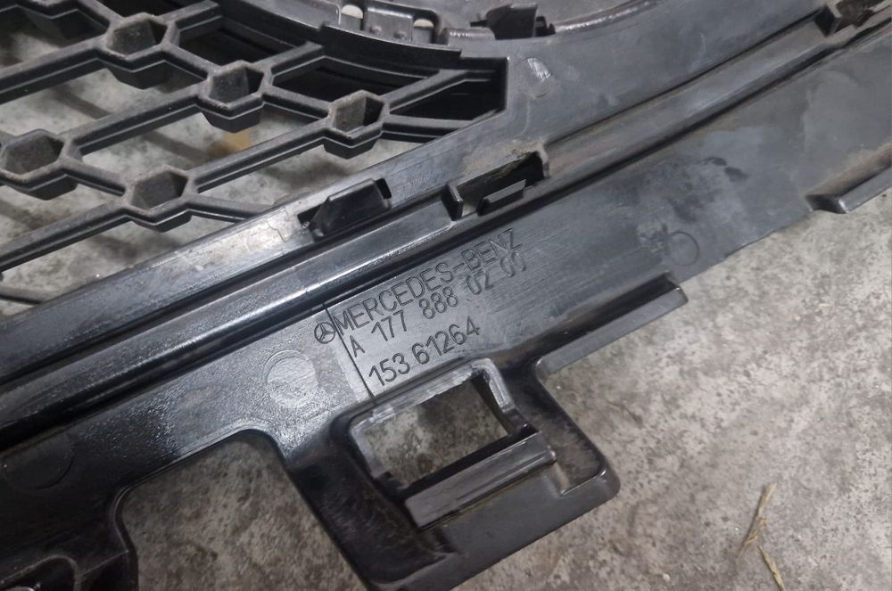 Grelha Original Mercedes Classe A W177 - Modelo Pack  Night