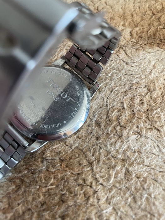 Часы Tissot в гарном стані