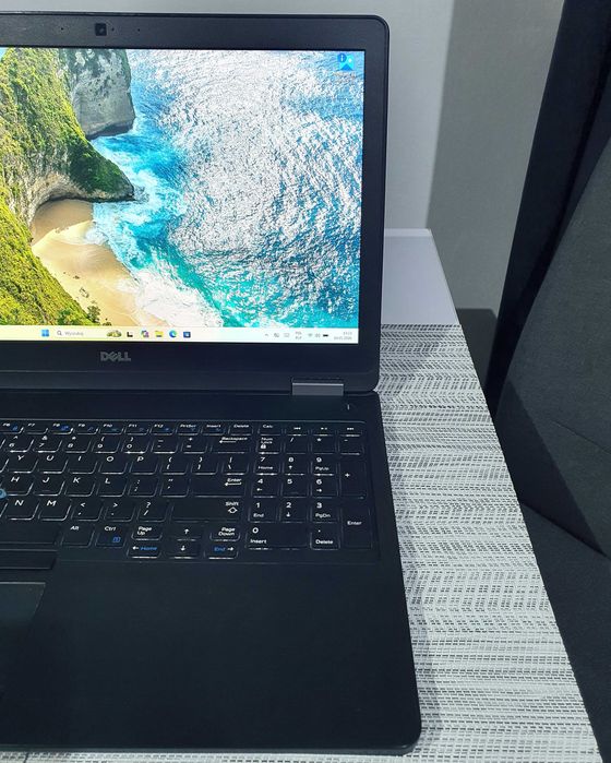 Dell Latitude FullHD 250nit!!! intel®core™i7/AMD® Radeon R7™ M360/SSDNvme/Bluetooth/Lan/PC/Win11
