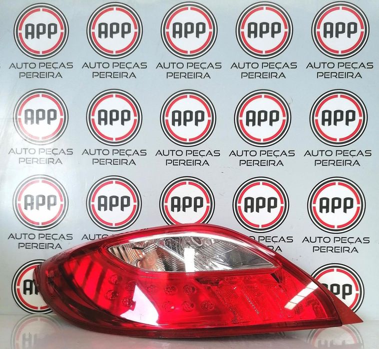 Farolim traseiro Mazda 2 de 2010 (original), esquerdo.