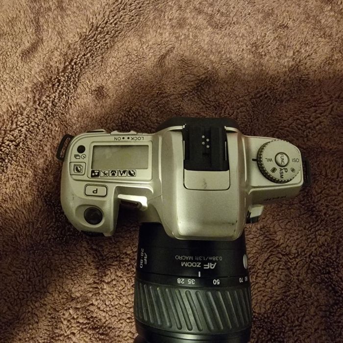 Minolta Dynax 404si + obiektyw+lampa