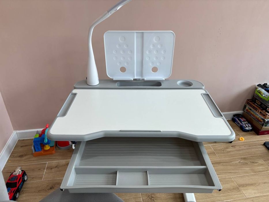 Комплект меблів Evo kids стіл + стілець + полиця + лампа BD-23 G